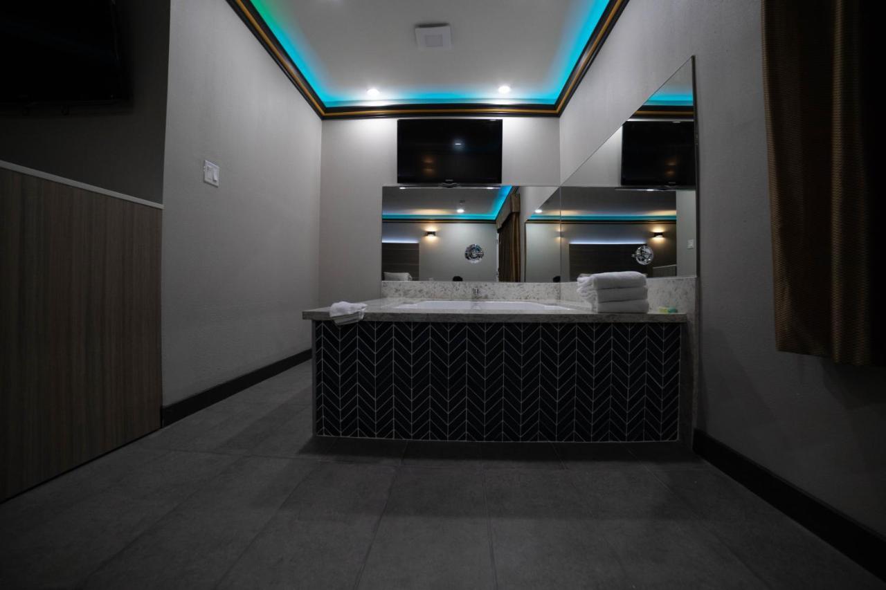 Artesia Motor Inn Белфлауър Екстериор снимка