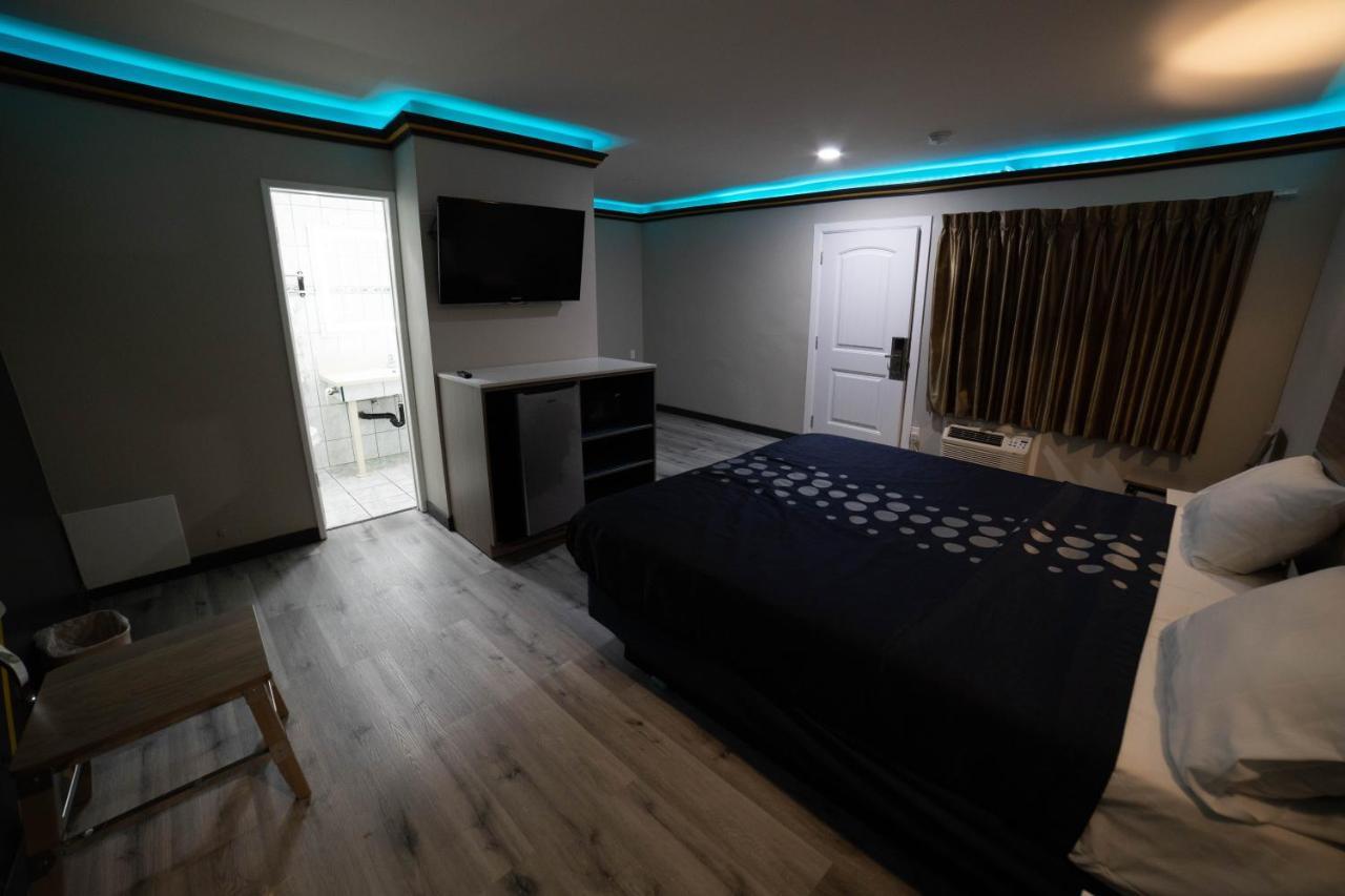 Artesia Motor Inn Белфлауър Екстериор снимка