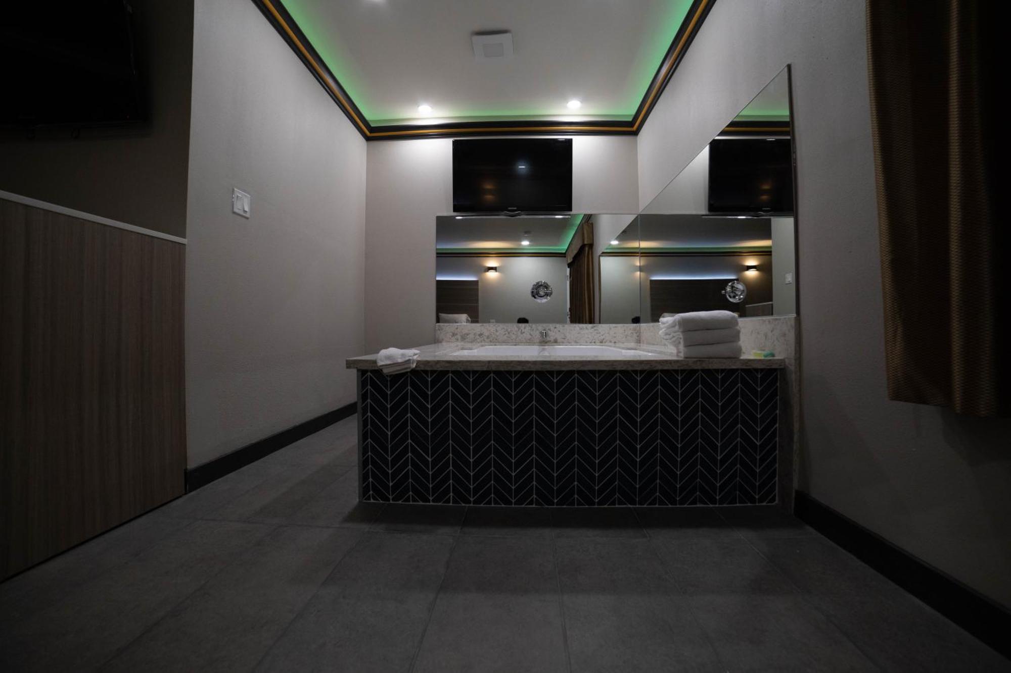 Artesia Motor Inn Белфлауър Екстериор снимка